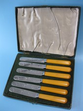 Atemberaubende verpackte 6er Set antike Art Deco handgravierte Buttermesser