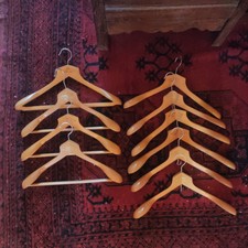 5 alte Kleiderbügel Holz Garderobenbügel Vintage