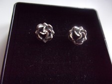 Silberne Ohrstecker, Rosenmotiv