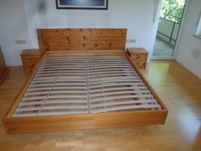 Echtholzbett L 220 B 189cm Holzbett Lattenrosten und Nachttischschränkchen Bett