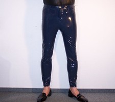 schöne glänzende Lackhose von PULL&BEAR, Farbe Dunkelblau, Größe 40 ( M )