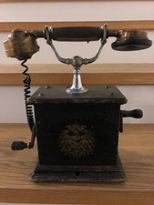 Telefon antik aus Holz ohne Wählscheibe