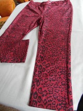 Schöne Designer Veloursleder Imitat Hose in Animal Print rot Gr . 20 / 40
