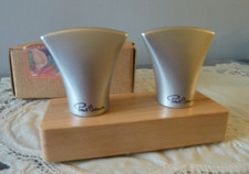 Stilvolle schwere PAUL BOCUSE Salz- & Pfefferstreuer auf Holzständer in OVP