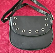 kleine gesteppte Schultertasche Damentasche Umhängtasche mit Nieten Handtasche