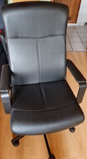 Ikea schwarzer, höhenverstellbarer Bürostuhl mit Kunstlederbezug