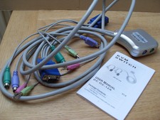 KVM-Schalter Switch 2 PC´s an 1 Monitor Tastatur/Maus Sound Video