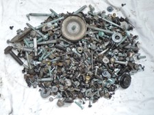 AUDI A4 8E B7 Avant 2,0TDI SCHRAUBENSATZ SCHRAUBEN SATZ SET MUTTERN (GD233)