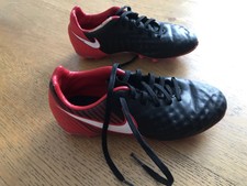 2 Paar Nike Fussballschuhe in Gr. 32 für Halle und Rasen
