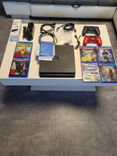 Sony PlayStation 4 Slim 1TB Spielkonsole mit 2 Controllern - Schwarz 