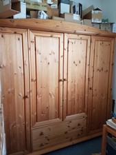 4-türiger Kleiderschrank, massive Kiefer, Landhausstil, Zierkranz, gelaugt geölt