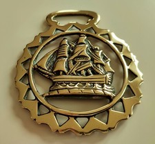 ANTIKES GEGOSSENES PFERDMESSING - DETAILLIERTES GALEONENSEGELSCHIFF - EIN SCHÖNES BEISPIEL