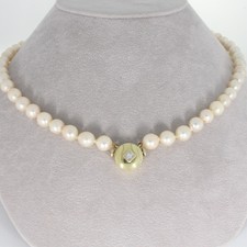 Wert 990 € Perlen Kette mit Diamant Schließe 585 14 Karat Gelb Gold