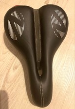 Paket:  5 neuwertige Fahrradsättel (teilweise nur 1 x benutzt) 