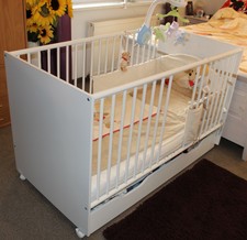 KIMBA Babybett Juniorbett weiß 140x70 inkl. Schublade + Matratze