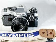 Olympus OM10 Filmkamera & 50 mm F1,8 Objektiv, neue Dichtungen, manueller Adapter, hervorragend