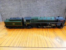 OO Stärke Triang R259 4-6-2 Britannia SU Loco & Tender Läufer fairer Zustand.