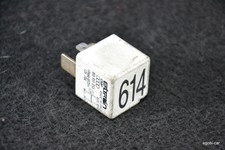 Audi A6 4F Relais 614 Arbeitskontaktrelais 8E0951253