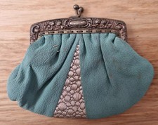 Antike Münzbörse grünes Tuch gesammelt Stoff gebräunt Metallverschluss