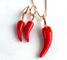 Frauen Red Hot Chili Rose vergoldet Dangle Haken Ohrringe Halskette Set UK
