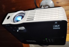 BENQ TH682ST Beamer FullHD 1080P 3D Kurzdistanz 321h Laufzeit + Deckenhalterung