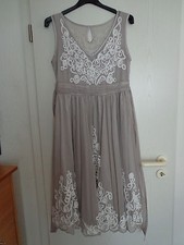 Traumhaft schönes Style Kleid silbergrau Größe 38 mit vielen Details wie neu 