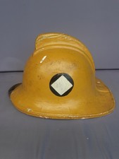  1970er Jahre Vintage gelber Feuerwehrmann Helm. Brigade ab Werk. Stufenkamm. Größe med