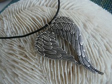 Leder Halskette + Edelstahl mit großen Anhänger Flügel Engelsflügel Flügelherz 