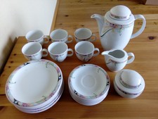 Service Sammlung Geschirr Tassen Teller Kaffeekanne Milchkanne Zuckerdose gebrau