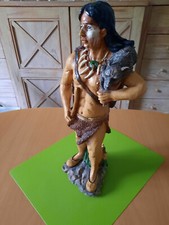 Indianer mit Lendenschurz und geschulterter Beute, Statue, Western Deko