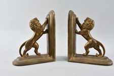 B02B17- Paar Buchstützen mit Bronze Löwenfigur, auf Metallguss, bronziert