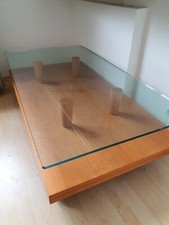 Couchtisch mit Glasplatte