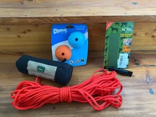 Hundezubehör: Schleppleine, Chuckit Bälle, ACME Pfeife + Snack Dummy fast neu