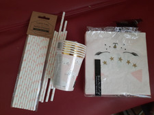 Partygeschirr Set, 40-teilig, 6 Becher, 16 Strohalme, 18 Servietten, neu