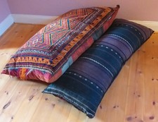 Zwei Vintage ETHNO Antik, Sitzkissen/ Bodenkissen  Groß, reine Schurwolle