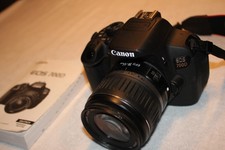 Canon EOS 700D DSLR Kamera mit Original Objektiv 18 - 55 Zoom