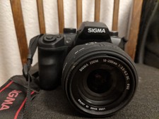 Sigma SD14 mit Objektiv 18-200mm 1:3,5-6,3 DC