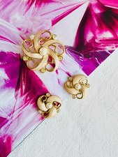TRIFARI vintage 1980s rosa Blume Perlen Kristalle Schmuck Set Ohrringe Brosche