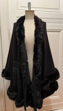 Jana Prunner, Damen Strickponcho mit Kaninchenfell, schwarz, neu ohne Etikett