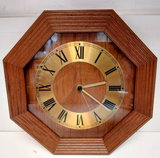 U.T.S. DCF Wanduhr Holz mit Radio Control Funk 8- eckig Uhrentechnik Schwarzwald