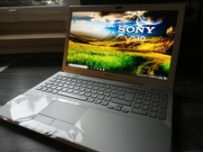SONY VAIO / Full HD 15,5 Zoll / i5 / 8 Gb Ram / 2 Grafikkarten / HDMI / DVD-RW