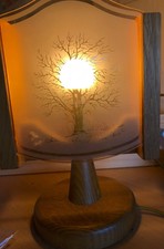  Tischlampe aus Holz und Glas mit Baummuster, 31 x 20 x 8 cm, Fuß 14 cm Durchm.