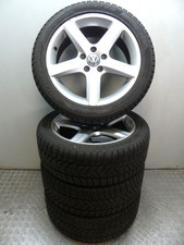 VW PASSAT / EOS 17 Zoll Alufelgen + Winterreifen PIR 205/50 R 17 7-8mm