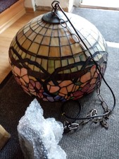 Tiffany Hängelampe in bunt gebraucht der durchmesser ist 49cm