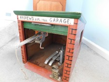 Vintage Handarbeit Holz Auto Reparatur Garage Diorama mit beweglichem Aufzug + Kran 