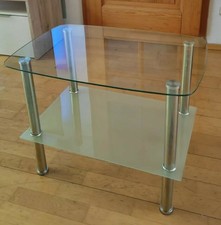 Wunderschöner Glas Wohnzimmer Tisch mit 2  Ablagen  Beistelltisch  Top Zustand