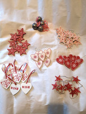 Konvolut rot-weiß Scandi Holz Weihnachtsdekorationen Herzen Sterne Glocken