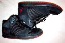 Nike Air Jordan turnSchuhe schwarz/rotus 9,5 gr.43 2xgetr. frisch gereinigt