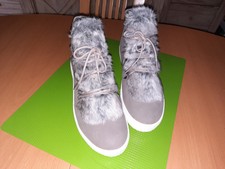 Bugatti Damen Stiefelette mit Pelz im Sneakerstil, Gr. 40, neu und ungetragen