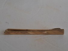 Krawattennadel goldfarben dekoratives Muster gemarkt OVP